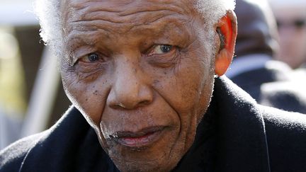 L'ancien pr&eacute;sident sud-africain Nelson Mandela, le 17 juin 2010, &agrave; Johannesburg (Afrique du Sud). (SIPHIWE SIBEKO / AFP)