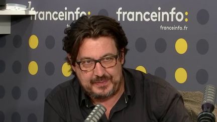 Le journaliste, spécialiste des violences policières, David Dufresne présente le film "Un pays qui se tient sage", en salles mercredi 30 septembre. (FRANCEINFO / RADIOFRANCE)