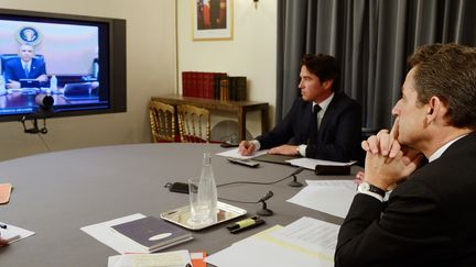 L'ancien conseiller diplomatique de l'Elys&eacute;e sur les Etats-Unis, Damien Loras, ici le 12 avril 2012 lors d'une vid&eacute;o-conf&eacute;rence de Nicolas Sarkozy avec Barack Obama &agrave; l'Elys&eacute;e. (ERIC FEFERBERG / POOL)