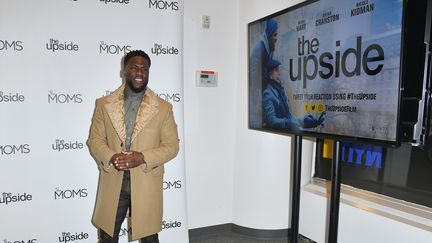 Dans "The Upside", adaptation américaine du film français "Intouchables", l'acteur&nbsp;Kevin Hart&nbsp;(ci-contre) interprète&nbsp;le rôle d'un aide-soignant venu du Bronx. (ANGELA WEISS / AFP)