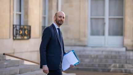 Le ministre en charge de la Fonction publique, Stanislas Guerini, à la sortie du Conseil des ministres à l'Elysée, le 4 avril 2023. (XOSE BOUZAS / HANS LUCAS / AFP)