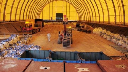 Des déchets faiblement radioactifs entreposés dans un centre de stockage à Soulaines-Dhuys (Aube). (OLIVIER LABAN-MATTEI / AFP)