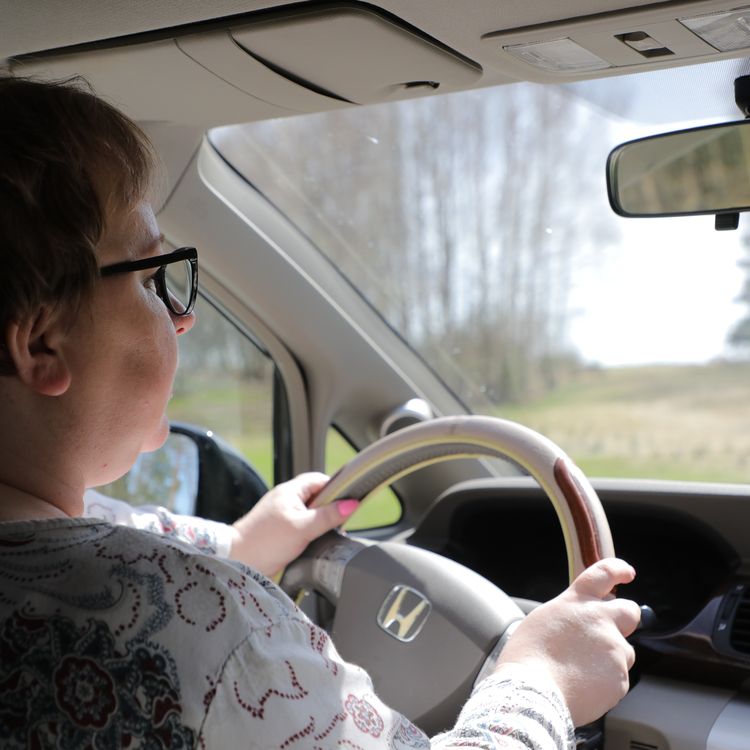 Katarzyna Proch, band member "Women take the wheel", Directed towards the border between Ukraine and Poland on April 14, 2022 near Lublin (Poland).  (VALENTINE PASQUESOONE / FRANCEINFO)