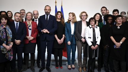 Edouard Philippe et ses ministres, le 25 novembre 2019, à Matignon, à Paris. (STEPHANE DE SAKUTIN / AFP)