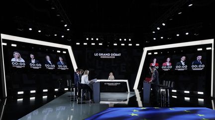 Le plateau de télévision du débat de France 2, à Aubervilliers, près de Paris, le 4 juin 2024. (STEPHANE DE SAKUTIN / AFP)