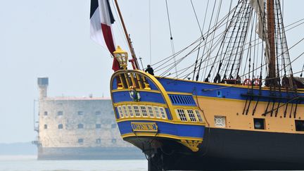 L'hermione passe devant Fort Boyard, en route vers les Etats-Unis, 18 avril 2015
 (XAVIER LEOTY / AFP)