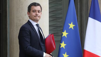 Gérald Darmanin sur le perron du palais de l'Elysée, le 8 mars 2018. (LUDOVIC MARIN / AFP)