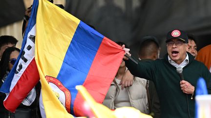 Gustavo Petro, le 1er mai, à Bogota.  Le président colombien a qualifié l’État d’Israël de génocidaire.  (RAUL ARBOLEDA / AFP)