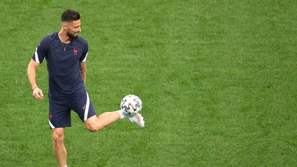 L'international&nbsp;français Olivier Giroud va signer avec l'AC Milan. (DANIEL MIHAILESCU / AFP)