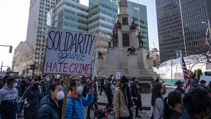 Une manifestation contre la haine anti-asiatique à Detroit, aux Etats-Unis, le 27 mars 2021. (SETH HERALD / AFP)