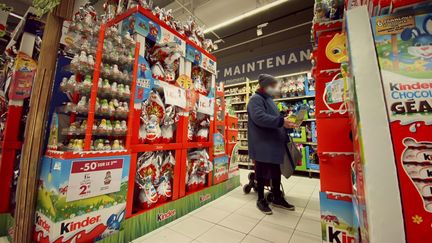 Un rayon dédié aux chocolats de Pâques dans un supermarché de Nice (Alpes-Maritimes), le 5 avril 2022. (FRANTZ BOUTON / MAXPPP)