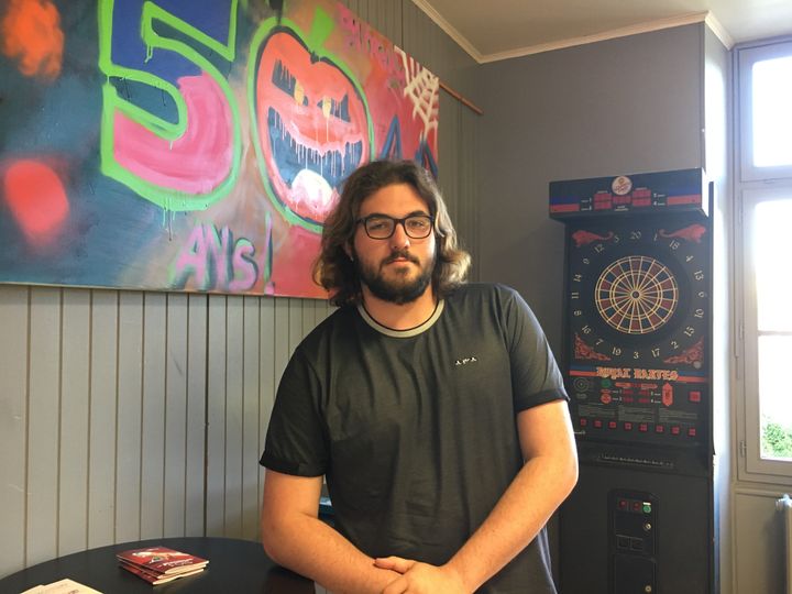 &nbsp;Raphaël, étudiant en DUT carrières sociales, à la MJC de La Souterraine (Creuse), le 13 avril 2017. (CAROLE BELINGARD / FRANCEINFO)