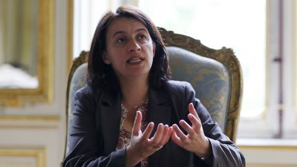 La ministre du Logement, C&eacute;cile Duflot, dans le bureau de son minist&egrave;re, le 13 mai 2013 &agrave; Paris. (GONZALO FUENTES / REUTERS)