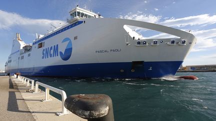 Le navire "Pascal Paoli" de la SNCM quitte le port de Marseille (Bouches-du-Rh&ocirc;ne), le 10 juillet 2014. ( PHILIPPE LAURENSON / REUTERS )