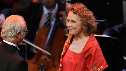 Kaija Saariaho reçoit son award des mains du roi Carl Gustaf, 2013
 (ERIK MARTENSSON / SCANPIX/EPA/MaxPPP)