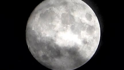 Vue de la Lune depuis Belfort, le 6 octobre 2020. (STÉPHANE VEAUX / FRANCE-BLEU BELFORT-MONTBÉLIARD)