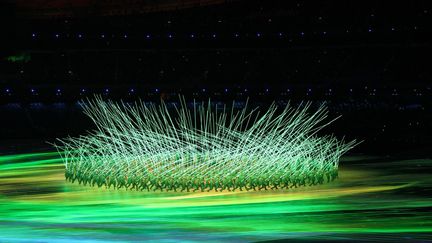 L'une des scènes&nbsp;spectaculaires de la cérémonie précédant l'entrée des délégations&nbsp;dans le stade. (KOJI ITO / THE YOMIURI SHIMBUN via AFP)