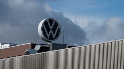 Une usine de Volkswagen à Emden (Allemagne), le 11 septembre 2024. (ALICIA WINDZIO / DPA)