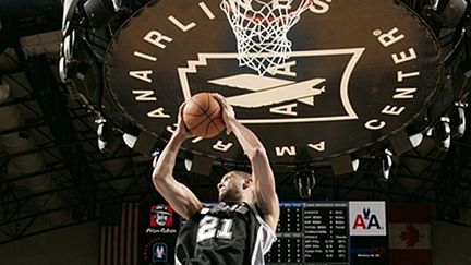 Tim Duncan (San Antonio Spurs) (GLENN JAMES / NBAE / GETTY IMAGES)