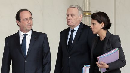 Fran&ccedil;ois Hollande,&nbsp;Jean-Marc Ayrault&nbsp;et Najat Vallaud-Belkacem&nbsp;&agrave; L'Elys&eacute;e, le 19 mars&nbsp;2014 (JACQUES DEMARTHON / AFP)