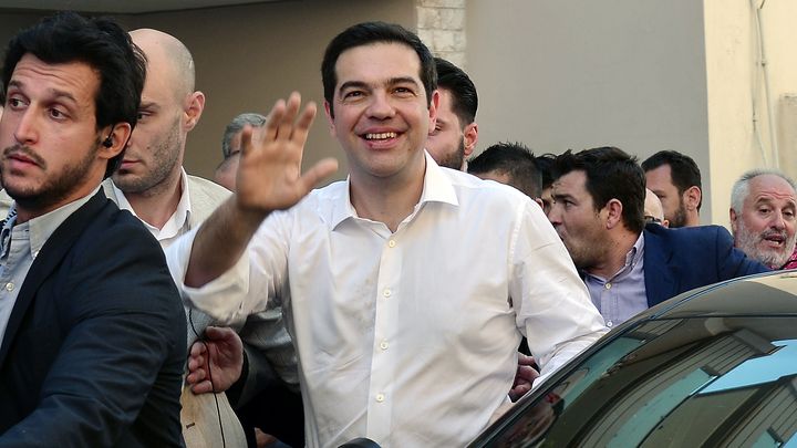 Le premier ministre Alexis Tsipras &agrave; la sortie du bureau de vote. (LOUISA GOULIAMAKI / AFP)