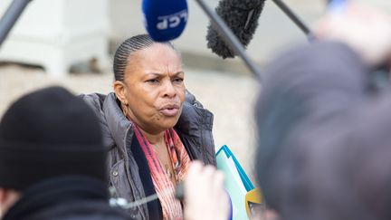 La garde des Sceaux, Christiane Taubira, quitte l'Elys&eacute;e apr&egrave;s le Conseil des ministres, le 4 mars 2015.&nbsp; (NICOLAS KOVARIK / CITIZENSIDE / AFP)