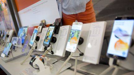 Boutique de smartphones à Washington aux USA, le 21 avril 2015. (BLOOMBERG / BLOOMBERG)