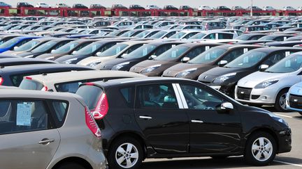 Les immatriculations de voitures en France ont recul&eacute; en avril de 1,6% par rapport &agrave; avril 2011, selon des chiffres publi&eacute;s le 2 mai 2012 par le Comit&eacute; des constructeurs fran&ccedil;ais d'automobiles (CCFA). (PHILIPPE HUGUEN / AFP)