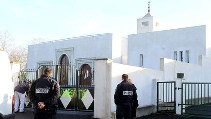 &nbsp; (Au lendemain des attentats de janvier, des insultes racistes avaient été découvertes sur la mosquée de Bayonne © MaxPPP)