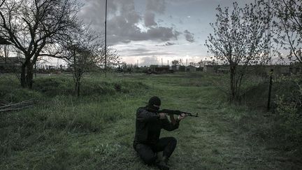 Un combattant pendant un entraînement du bataillon Donbass, qui est constitué de volontaires entrés dans l’armée ukrainienne pour combattre les rebelles pro-russes de la république auto-proclamée de Donetsk.
 
 
 (Maria Turchenkova)