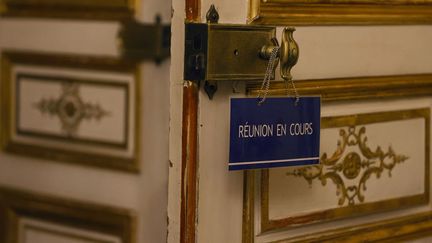 Une réunion à Matignon (illustration). (LUDOVIC MARIN / AFP)