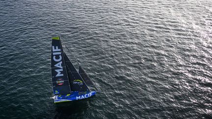 Vendée Globe 2024 : Charlie Dalin conserve la tête mais voit revenir Sébastien Simon dans son sillage... Suivez la position des skippeurs en direct