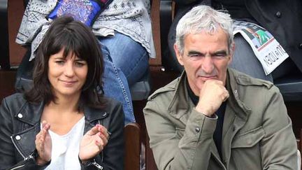 Raymond Domenech et sa compagne Estelle denis (KENZO TRIBOUILLARD / AFP)