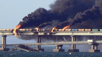 Une explosion est survenue ce samedi 8 octobre sur le pont de Kerch, reliant la Crimée à la Russie.&nbsp; (- / AFP)