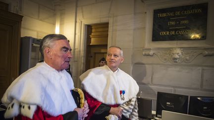 Le procureur général près la Cour de cassation Jean-Claude Marin et&nbsp;Bertrand Louvel, le premier président de la Cour de cassation, le 14 janvier 2016 à Paris.&nbsp; (LIONEL BONAVENTURE / AFP)