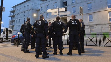 Des forces de l'ordre &agrave; Trappes (Yvelines), le 23 juillet 2013. (MIGUEL MEDINA / AFP)