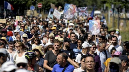 Des manifestants contre le pass sanitaire à Lyon (Rhône), le 21 août 2021. (MAXPPP)