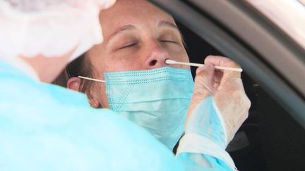 Le "Drive" du CHU de Dijon teste du Covid-19 les patients dans leur voiture (France 3 Bourgogne-Franche-Comté)