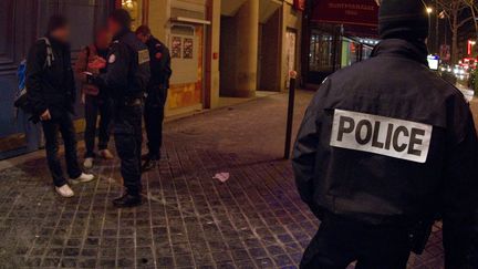 Un contrôle de police. (JOEL SAGET / AFP)