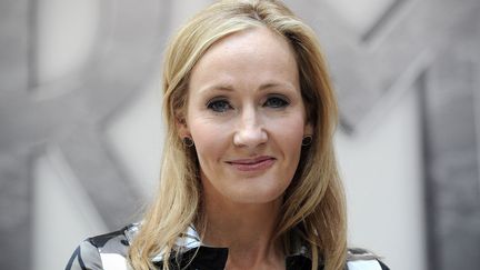 La romanci&egrave;re britannique, cr&eacute;atrice de la saga "Harry Potter", J.K. Rowling, &agrave; Londres (Royaume-Uni,&nbsp;le 23 juin 2011. (CARL COURT / AFP)