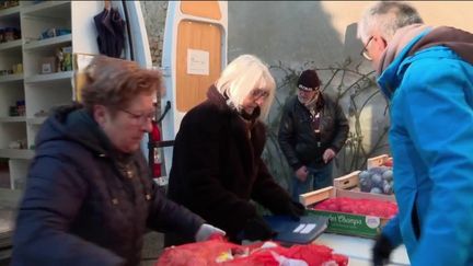 Solidarité : un camion ambulant des restos du cœur se déplace dans les Deux-Sèvres (France 2)