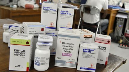 Des m&eacute;dicaments antir&eacute;troviraux distribu&eacute;s gratuitement dans un centre de soins des malades du sida &agrave; Jakarta (Indon&eacute;sie), en ao&ucirc;t 2009.&nbsp; (ROMEO GACAD / AFP)