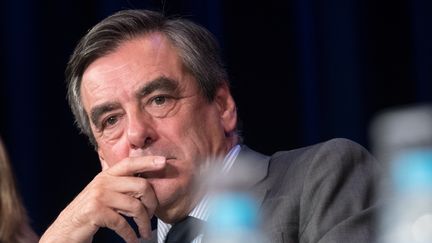 François Fillon peut-il encore convaincre, entre&nbsp;Alain Juppé et Nicolas Sarkozy,&nbsp;favoris de la primaire à droite, et le “renouveau” promis par Bruno Le Maire&nbsp;? (CITIZENSIDE/SERGE TENANI / CITIZENSIDE)