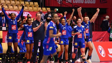 La joie de l'équipe de France, qualifiée pour la finale de l'Euro (JONATHAN NACKSTRAND / AFP)