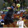 Luc Abalo, ailier de l'équipe de France, lors du match France-Qatar aux Jeux de Rio, le 9 août 2016. (BEN CURTIS/AP/SIPA / AP)