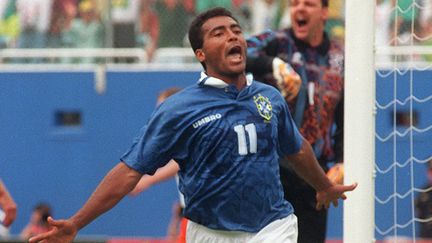 Romario fête son but lors du quart de finale contre les Pays-Bas en 1994 (BOB DAEMMRICH / AFP)