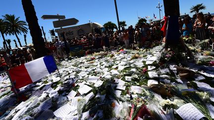 Attentat de Nice : la France se recueille