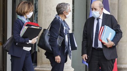 Florence Parly, Elisabeth Borne et Jean-Yves Le&nbsp;Drian àl'Elysée, le 21&nbsp;octobre 2020. (LUDOVIC MARIN / AFP)