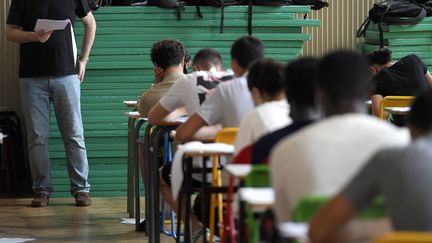 Des lycéens passent une épreuve écrite du baccalauréat le 17 juin 2021 à Strasbourg (Bas-Rhin). (FREDERICK FLORIN / AFP)