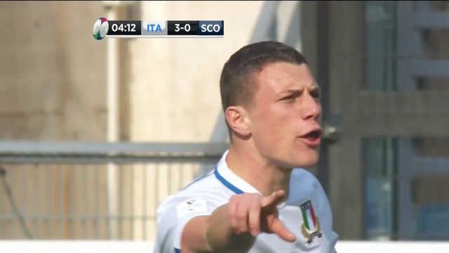 A un peu plus de 40 mètres, Garbisi marque les premiers points italiens sur pénalité ! Ça fait 3-0 pour les transalpins face à l'Écosse !